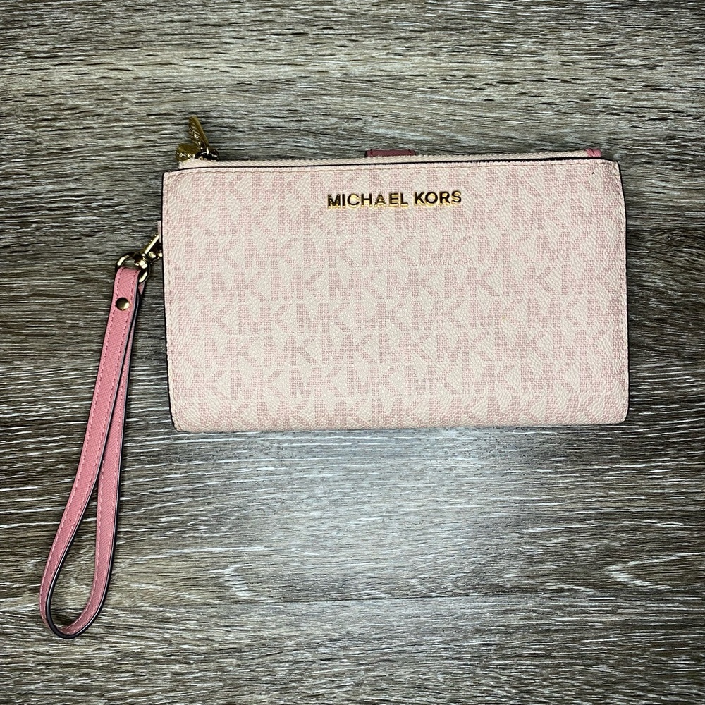 **SOLD** Pink Michael Kors Wristlet
